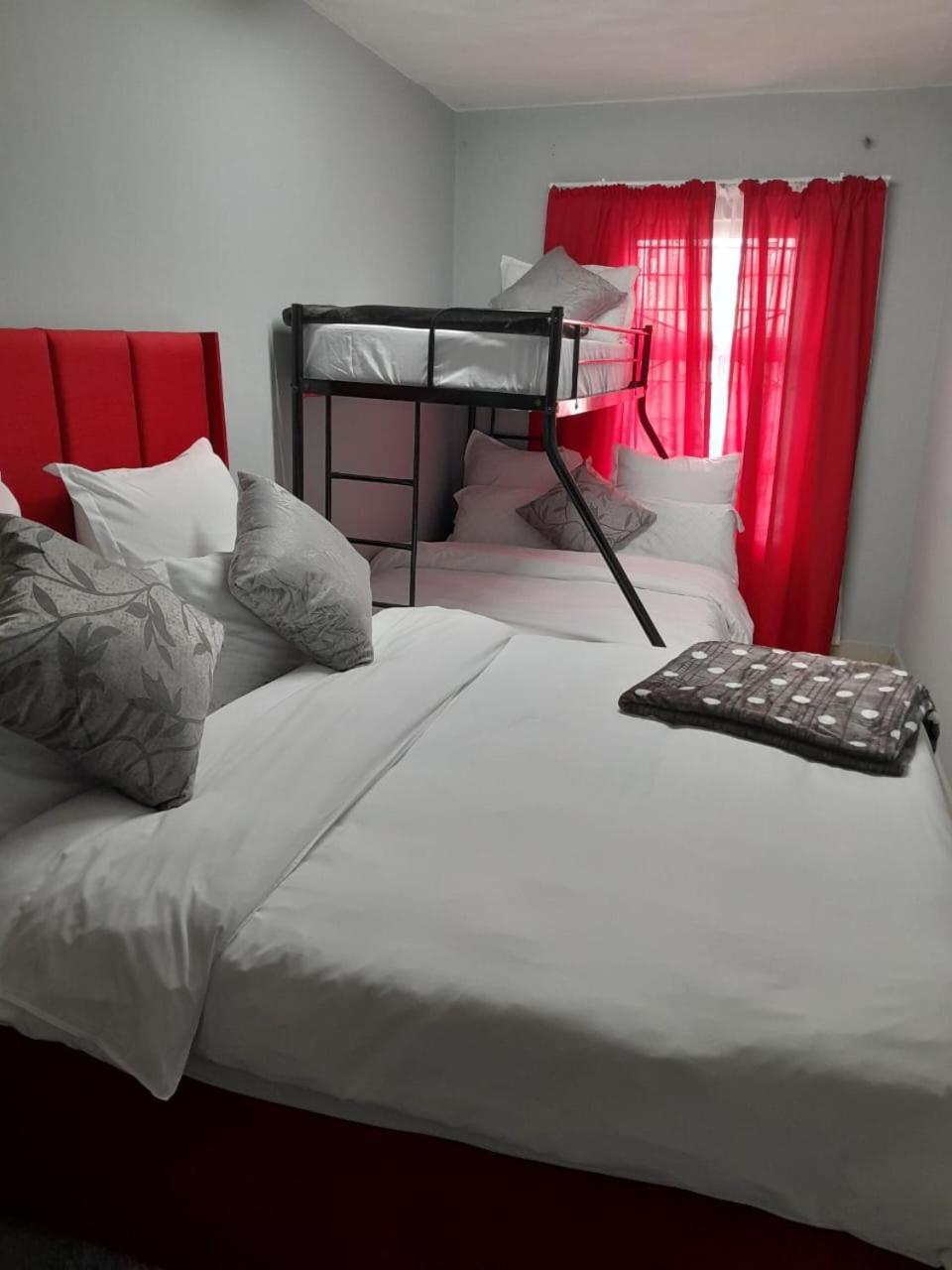 Brooklyn Queens And Kings Guest house Cape Town